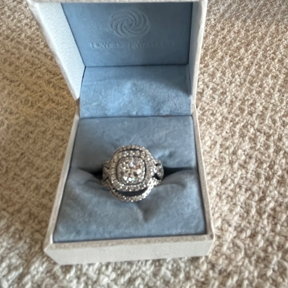 Ring - Picture 2 of 5